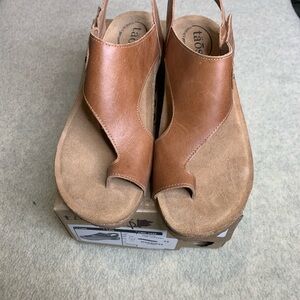 Taos Footwear Women's Brown Leather Sandals